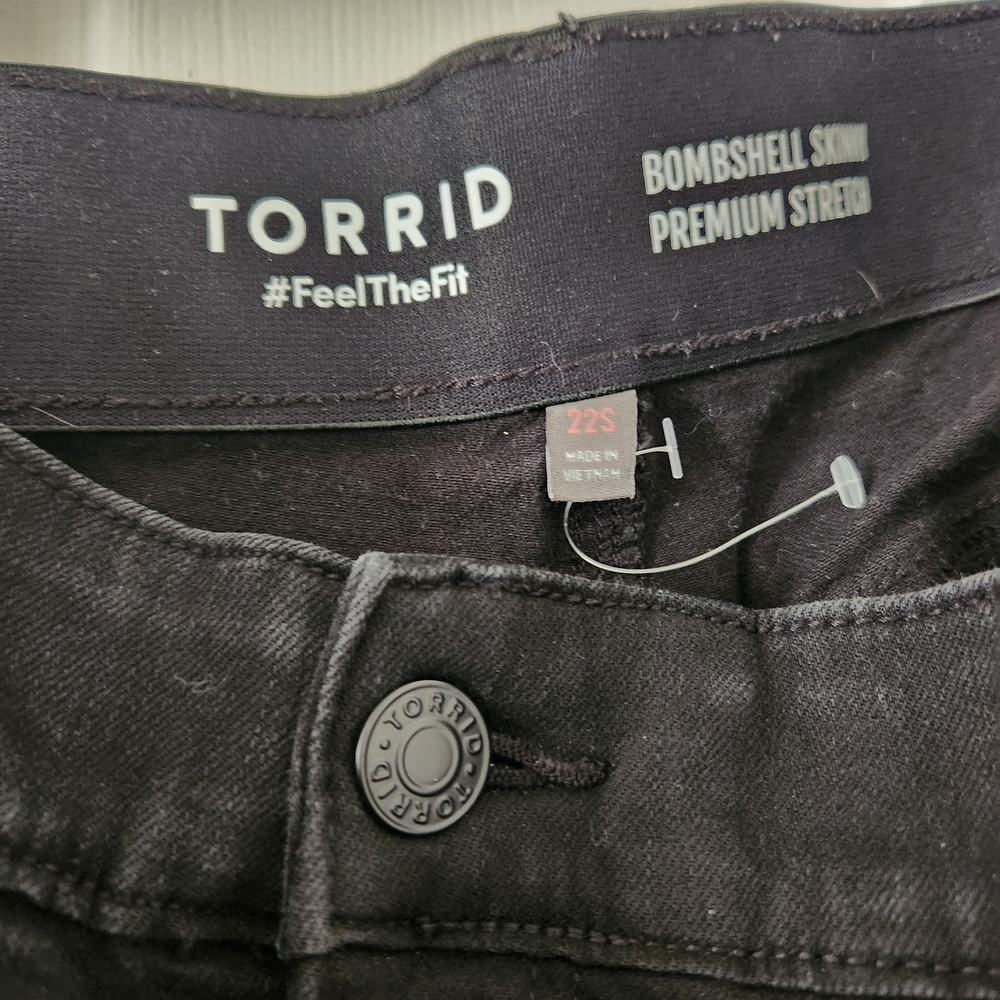 Torrid Women's Black Distressed Skinny Jeans - Picture 3 of 4